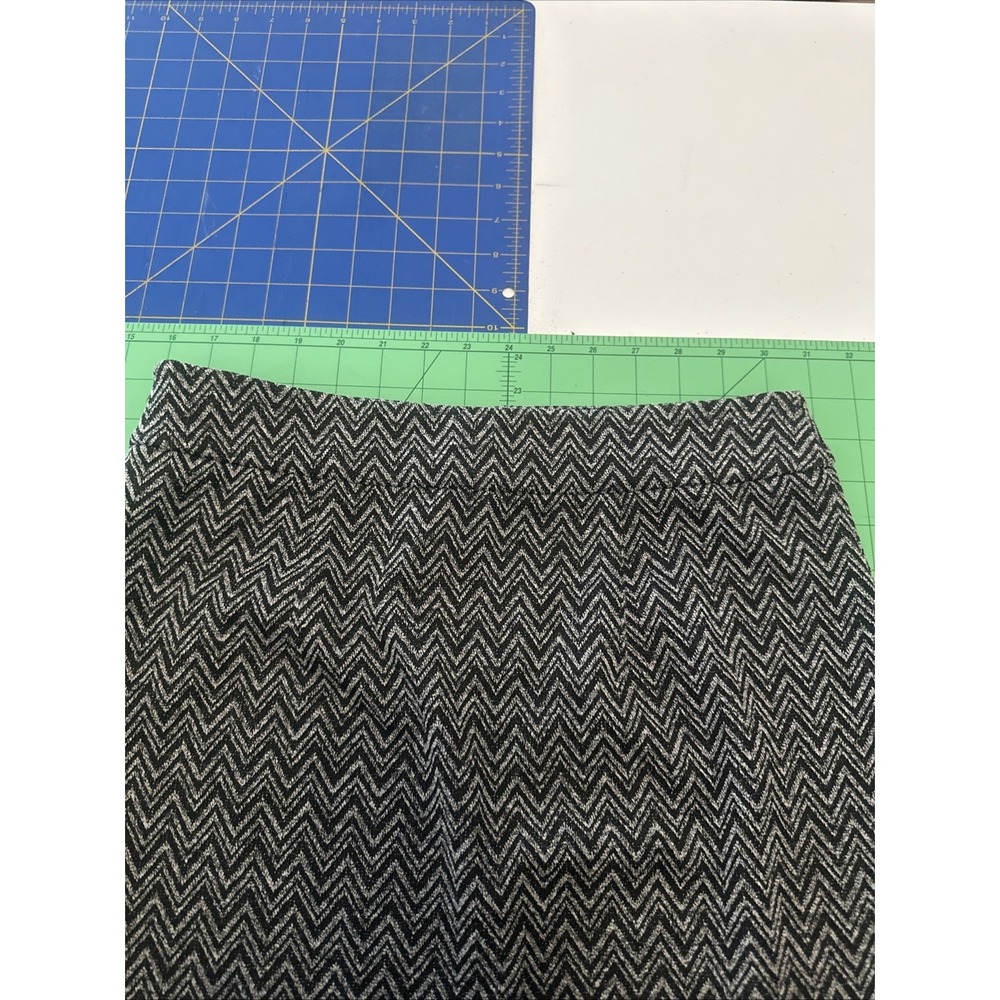 Loft Skirt Womens Size 2 Chevron Black‎ White - Picture 2 of 5